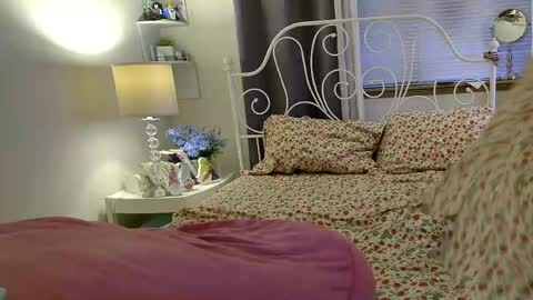 Snapshot of xxstrawberryjanexx chatting on 10, 4, 2026 Strawberry Jane online show from 10, 4, 2026