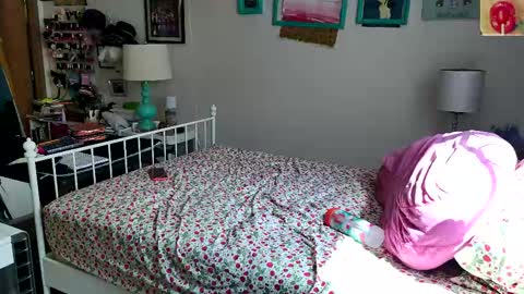 Snapshot of xxstrawberryjanexx chatting on 13, 4, 2026 Strawberry Jane online show from 13, 4, 2026