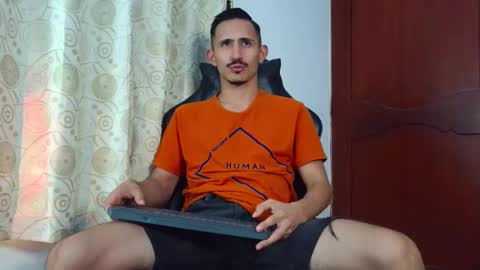 Snapshot of xxxhome_alonexxx chatting on 18, 5, 2026 Kev online show from 18, 5, 2026