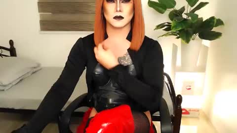 Snapshot of xyournightmarequeenx chatting on 15, 3, 2026 QueenMarina online show from 15, 3, 2026