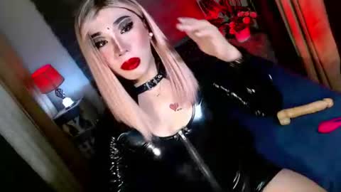 Snapshot of yan2xcumsalotxx chatting on 20, 10, 2025 REYAN online show from 20, 10, 2025