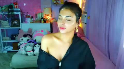 Snapshot of yang_audreylone chatting on 19, 6, 2026 YANG AUDREY LONE online show from 19, 6, 2026