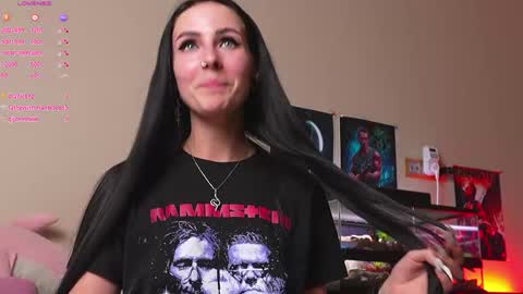 Snapshot of yaraliebe chatting on 9, 4, 2026 Yara online show from 9, 4, 2026