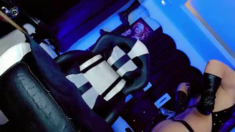 yarethrousss online show from 17, 4, 2026