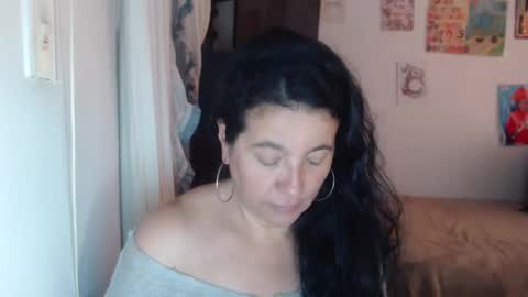 Snapshot of yasmin_love85 chatting on 19, 12, 2025 yasmin_love85 online show from 19, 12, 2025