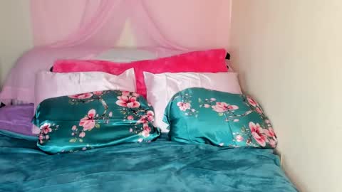 Yasmina online show from 11, 1, 2025