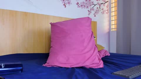 Yasminn Scott online show from 4, 3, 2025