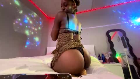 Snapshot of yayakitty2000 chatting on 13, 5, 2026 yayakitty2000 online show from 13, 5, 2026
