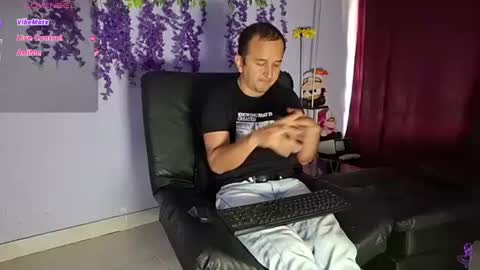 Snapshot of yazflor chatting on 2, 7, 2026 Hazzan y Greisy online show from 2, 7, 2026