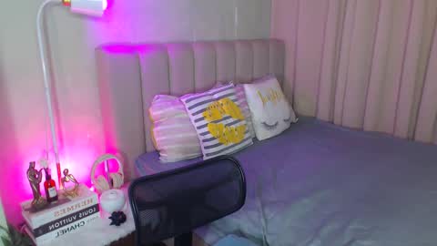 Snapshot of yazmin_shines chatting on 2, 2, 2025 Yazzi online show from 2, 2, 2025