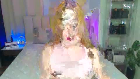 Snapshot of yazmin_shines chatting on 11, 9, 2025 Yazzi online show from 11, 9, 2025