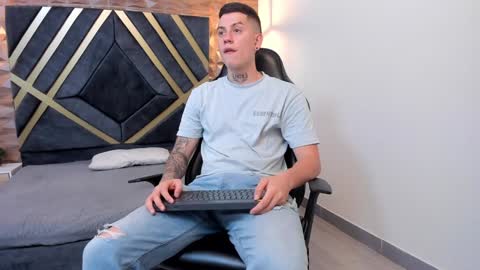 YEIKO ROMERO online show from 8, 2, 2025