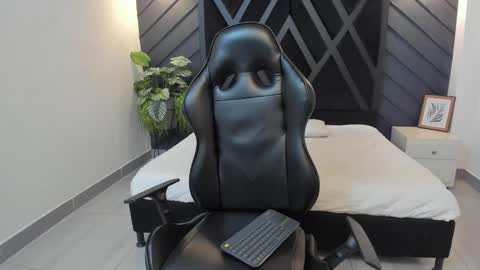 YEIKO ROMERO online show from 12, 2, 2025