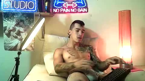 yeisoncastellanos1999 online show from 5, 12, 2025