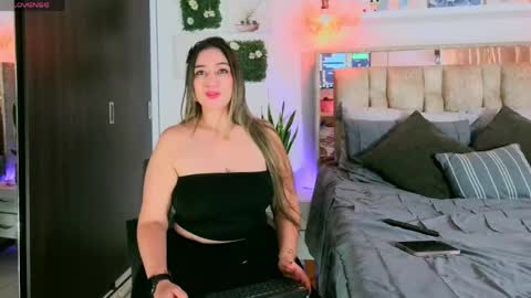 Snapshot of yellow_lily chatting on 10, 5, 2026 yellow_lily online show from 10, 5, 2026