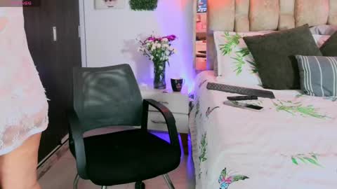 Snapshot of yellow_lily chatting on 15, 5, 2026 yellow_lily online show from 15, 5, 2026