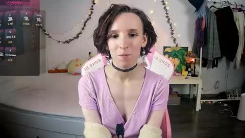 Snapshot of yellow_songbird chatting on 9, 11, 2025 Liya online show from 9, 11, 2025