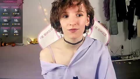 Snapshot of yellow_songbird chatting on 28, 11, 2025 Liya online show from 28, 11, 2025