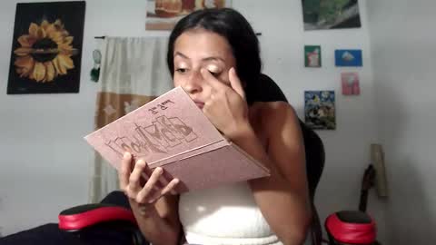 Snapshot of yemaya_28 chatting on 4, 11, 2025 Yemaya 28 online show from 4, 11, 2025