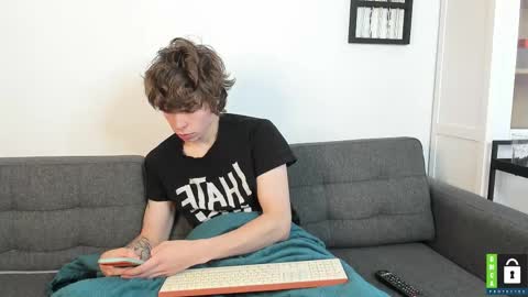 Snapshot of yen2025 chatting on 12, 10, 2025 Yen online show from 12, 10, 2025