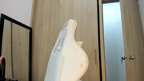 yenifer016 online show from 24, 2, 2025