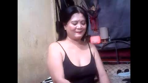 Snapshot of yesimpretty chatting on 12, 3, 2026 hi im bea online show from 12, 3, 2026