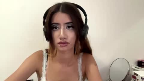Julia 3 online show from 6, 7, 2026