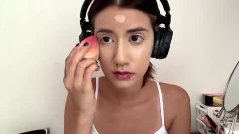 Julia 3 online show from 7, 7, 2026