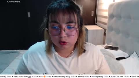 Snapshot of yini_angel07 chatting on 12, 3, 2026 hii i am yini online show from 12, 3, 2026