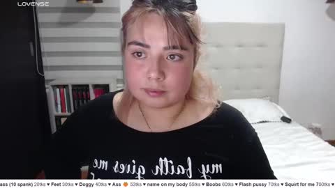 Snapshot of yini_angel07 chatting on 15, 4, 2026 hii i am yini online show from 15, 4, 2026