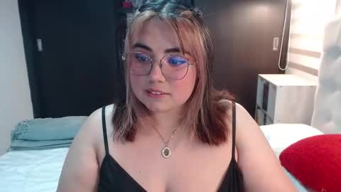 Snapshot of yini_angel07 chatting on 16, 4, 2026 hii i am yini online show from 16, 4, 2026