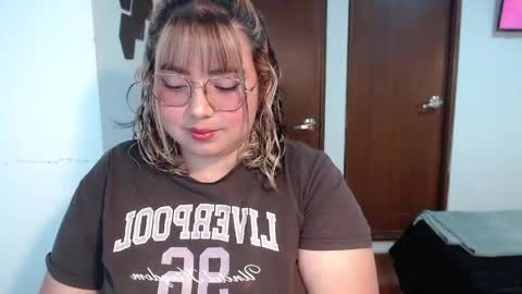 Snapshot of yini_angel07 chatting on 25, 5, 2026 hii i am yini online show from 25, 5, 2026