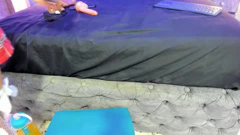 yiyisandoval online show from 14, 11, 2025