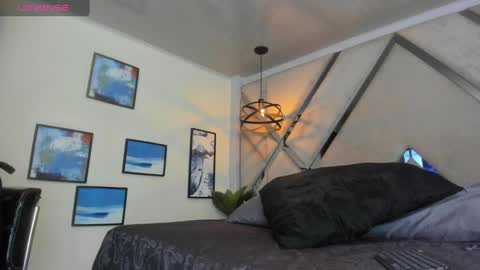 Yiyo online show from 23, 1, 2025