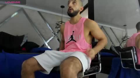 Yiyo online show from 9, 3, 2025