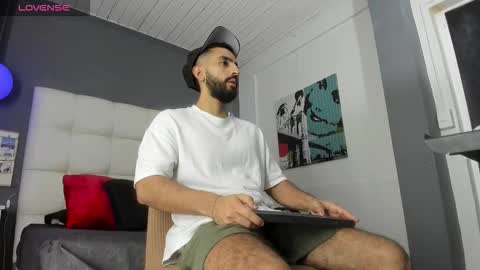 Yiyo online show from 8, 2, 2026