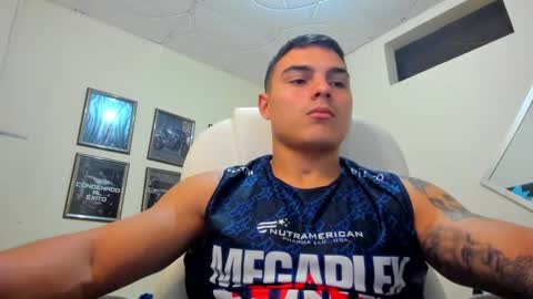 Snapshot of yker18 chatting on 10, 12, 2024 yker online show from 10, 12, 2024