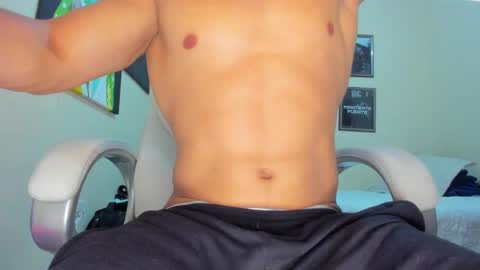 Snapshot of yker18 chatting on 12, 1, 2025 yker online show from 12, 1, 2025