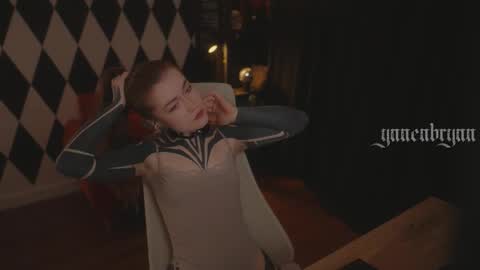 Snapshot of ynnenbrynn chatting on 4, 12, 2025 ynnenbrynn online show from 4, 12, 2025