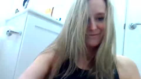 Snapshot of yogabuttttttt chatting on 22, 5, 2026 yogabuttttttt online show from 22, 5, 2026