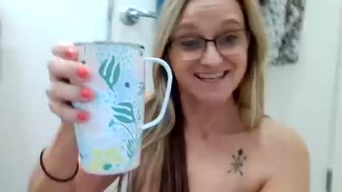 Snapshot of yogabuttttttt chatting on 10, 7, 2026 yogabuttttttt online show from 10, 7, 2026