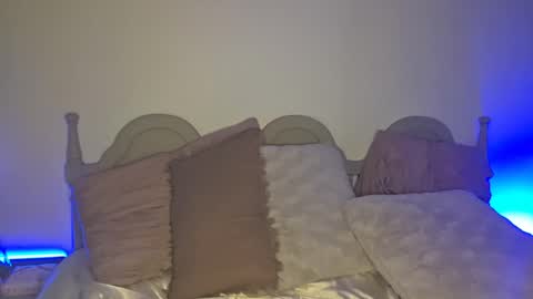 Snapshot of yogimilflover chatting on 10, 4, 2026 Yogiblondebangme online show from 10, 4, 2026