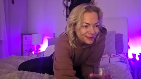 Snapshot of yogimilflover chatting on 10, 5, 2026 Yogiblondebangme online show from 10, 5, 2026