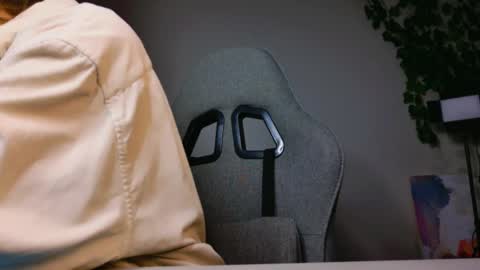 Snapshot of yoka_paradoxxx chatting on 9, 11, 2025 yoka_paradoxxx online show from 9, 11, 2025