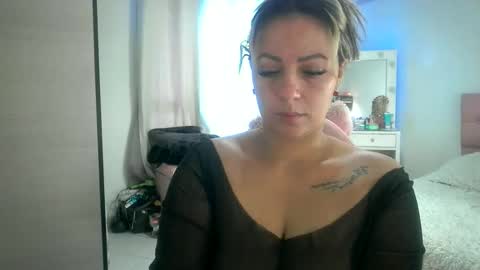 Snapshot of yokiko_daring chatting on 2, 12, 2025 yokiko online show from 2, 12, 2025