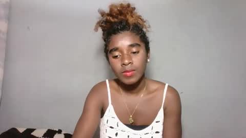 yolandrina05 online show from 23, 9, 2025