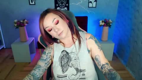 Snapshot of yolandyfoun chatting on 10, 11, 2025 Yolandi-Foun online show from 10, 11, 2025