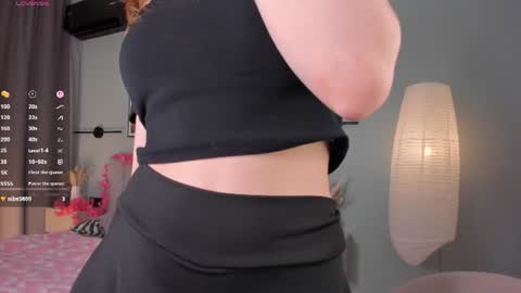 Snapshot of you_fell_in_love chatting on 17, 7, 2026 Elizabeth brunette -- Darline blonde online show from 17, 7, 2026