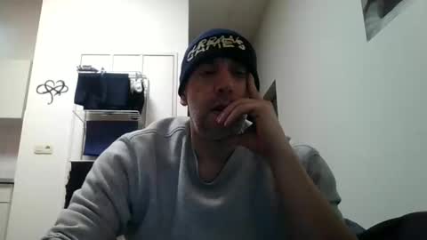 Snapshot of youdeservit chatting on 2, 3, 2025 CrayZio online show from 2, 3, 2025