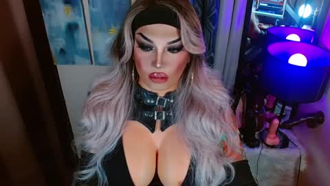 QUEEN MADISON  online show from 27, 3, 2026